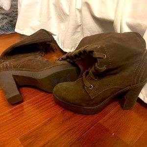 Juicy Couture suede lace up platform boots!